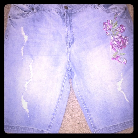 Denim 24/7 Distressed Shorts SZ 16W - Picture 1 of 4